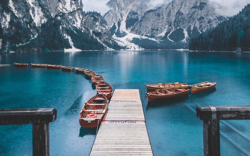 Know A Travel Pro’s Tips For Staying Moisturized On Long Flights